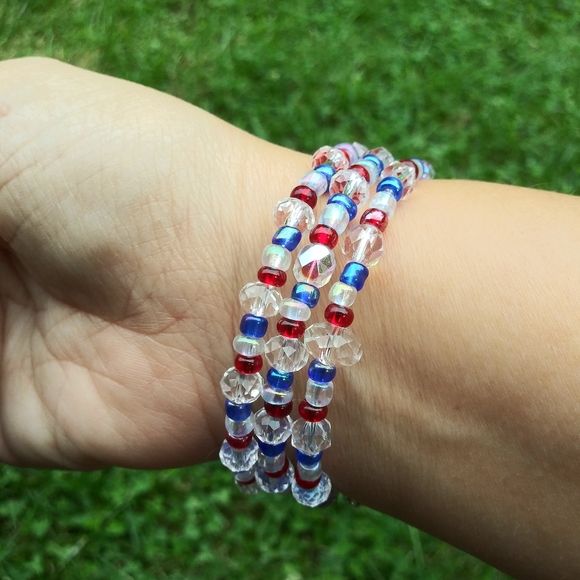❤️SOLD❤️Blue Red Glass Beads Bracelet USA Memory Wire Cute America Patriotic - Picture 9 of 9